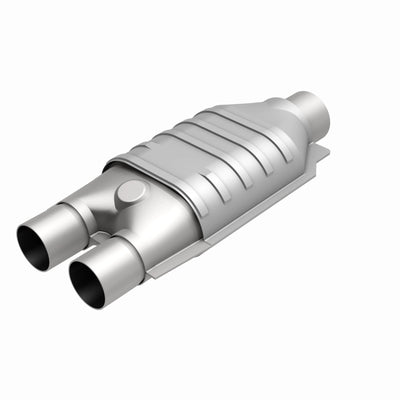 MagnaFlow Conv Univ 2.5/2 S/D FED-Catalytic Converter Universal-Deviate Dezigns (DV8DZ9)