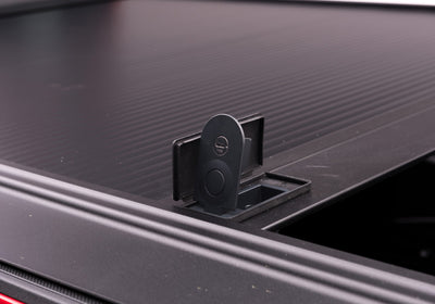 Retrax 07-up Tundra CrewMax 5.5ft Bed w/ Deck Rail Sys RetraxONE MX-Retractable Bed Covers-Deviate Dezigns (DV8DZ9)